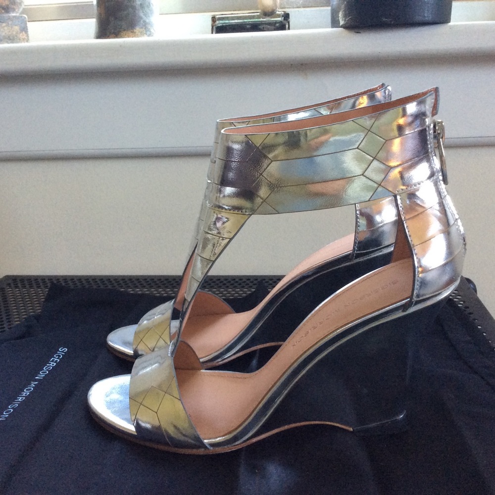 Sigerson Morrison Silver Shoes sz 7